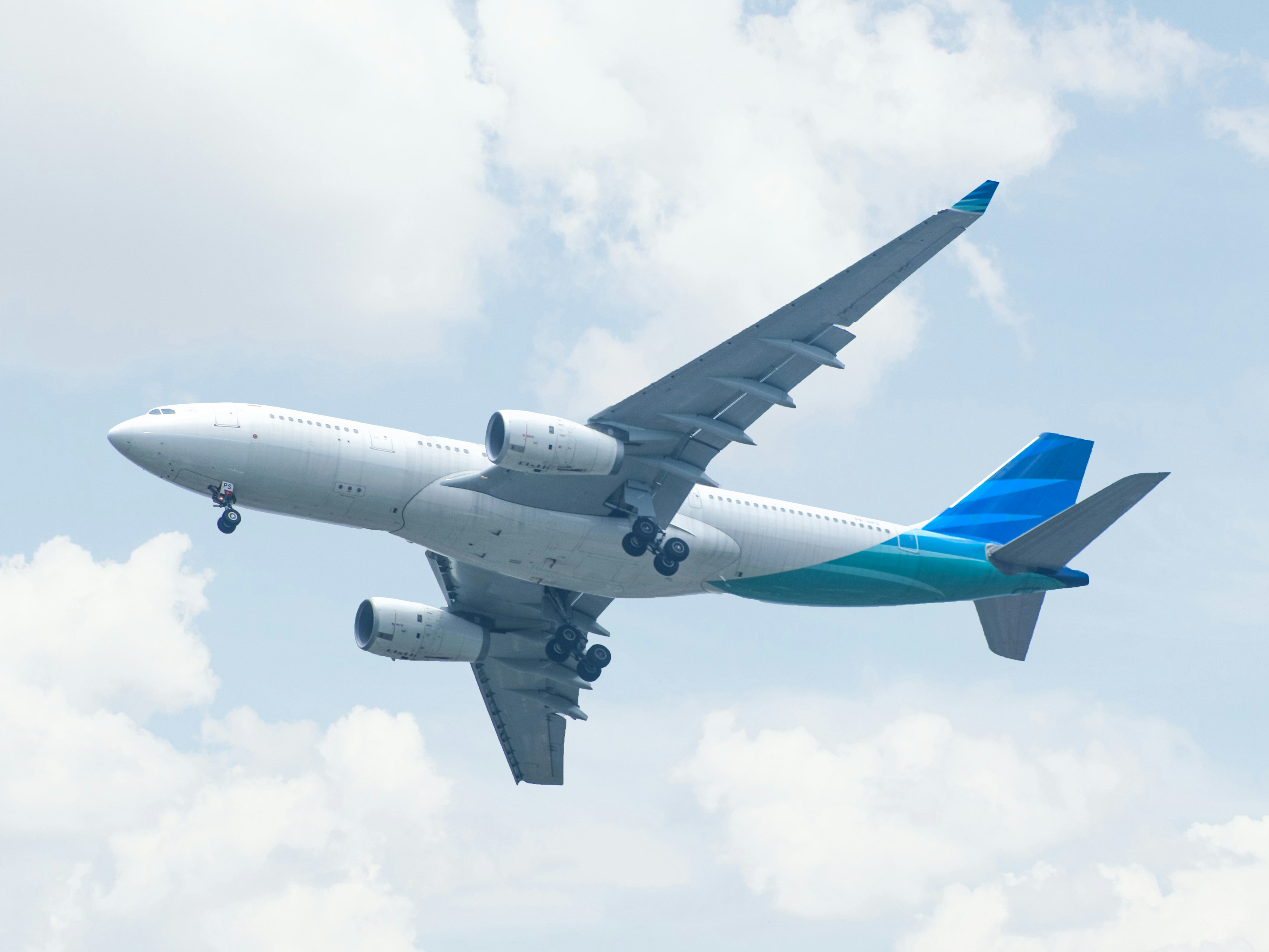 Best Time to Book International Flights from Pakistan: A Month-by-Month Guide